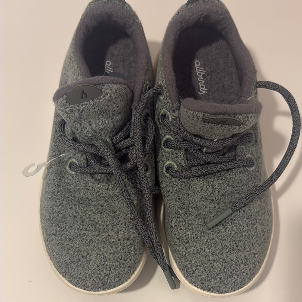 Allbirds New never warn Kids Gray Shoes - say size 7 fits woman size 6